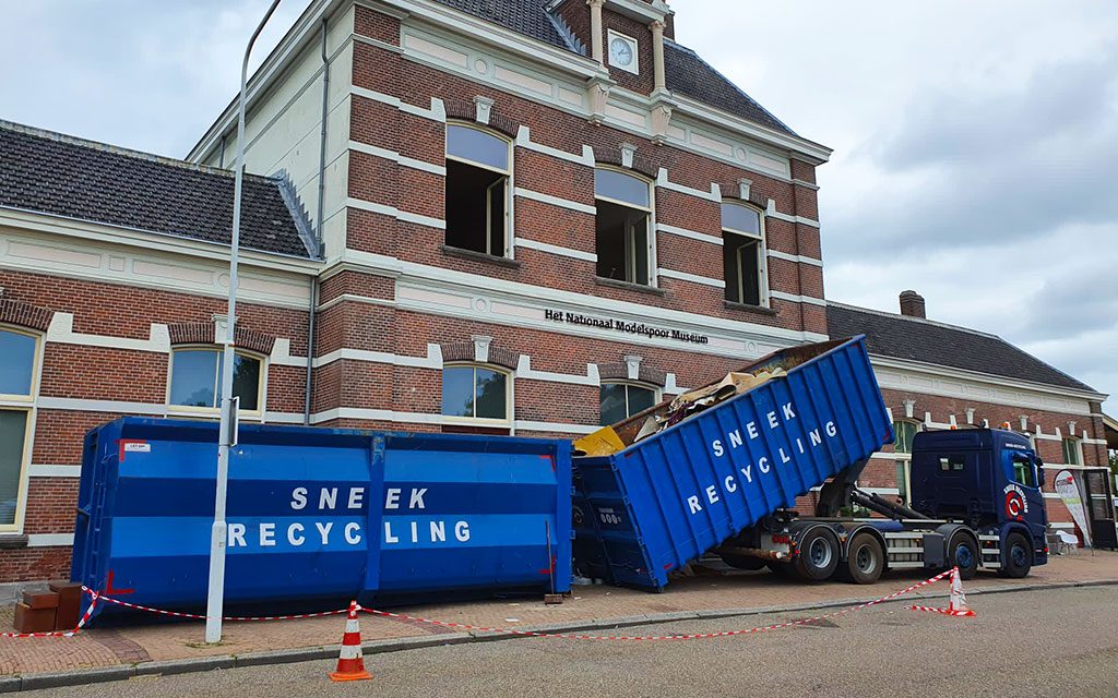 afvalcontainer plaatsen bijspoorweg museum sneek